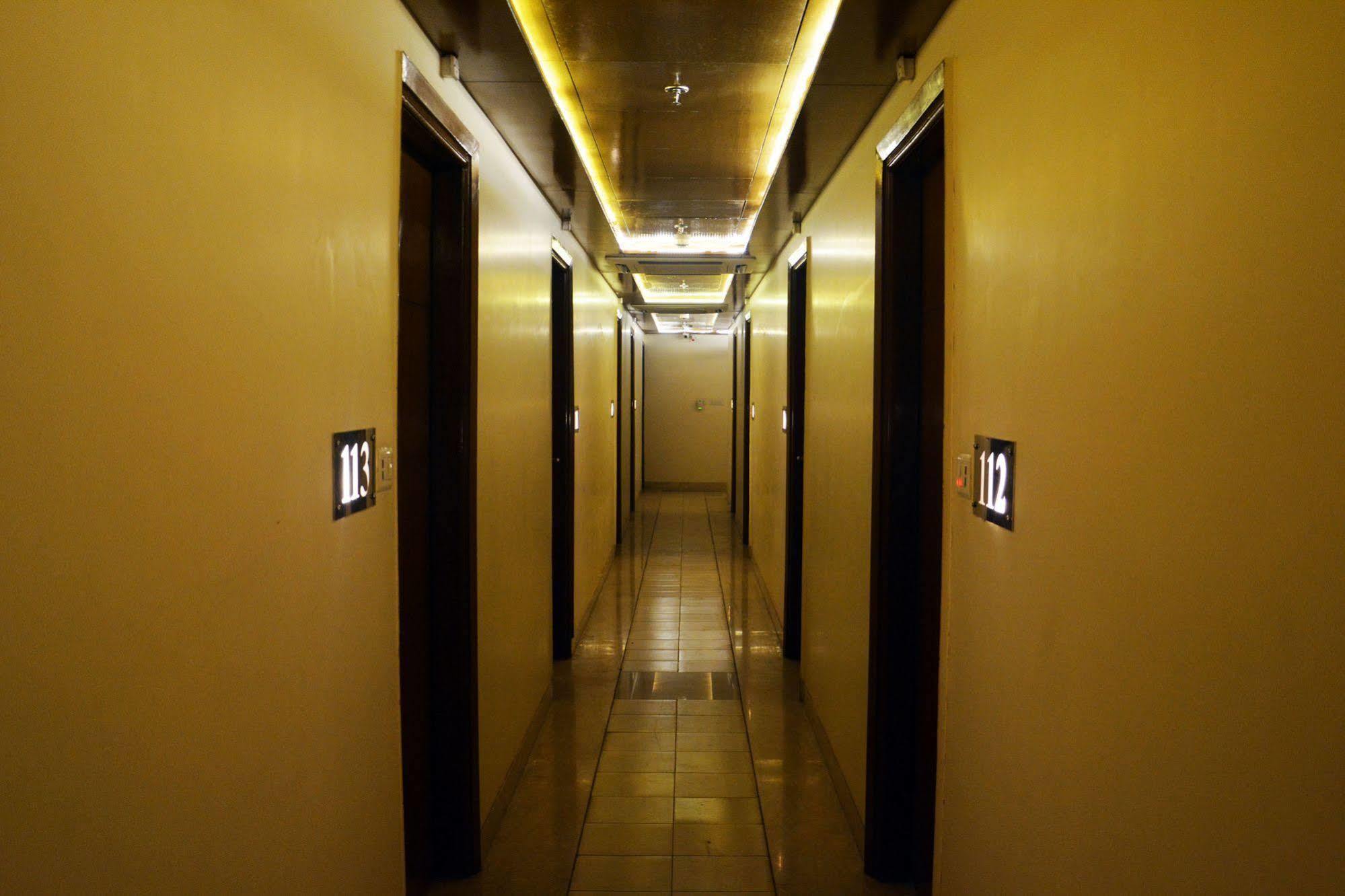 Trinity Corporate Udyog Vihar Hotel Gurgaon Buitenkant foto